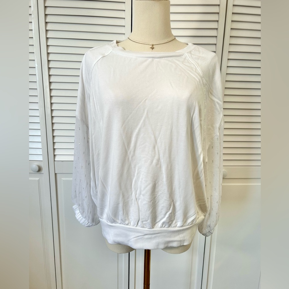 SOLD💗 Express White 3/4 Sparkle Dot Sleeve Lightweight Blouse | M